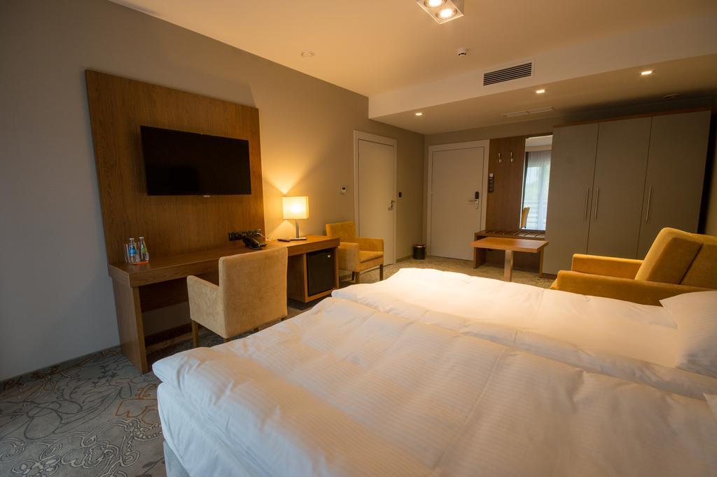 Rezydencja Sosnowa Luxury Hotel Janów Lubelski Esterno foto