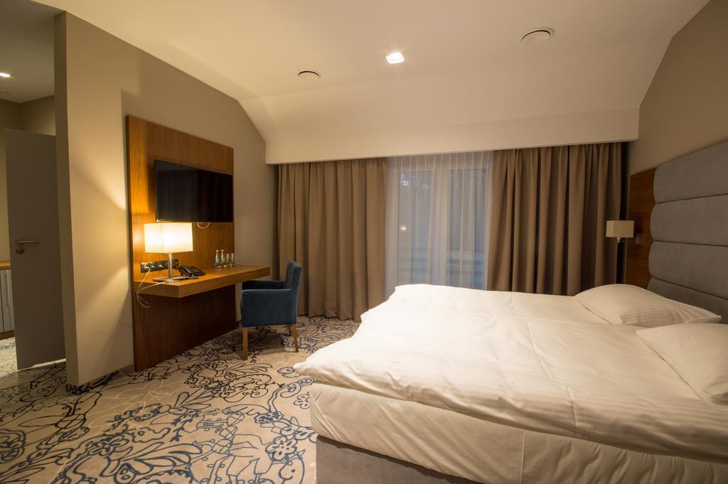 Rezydencja Sosnowa Luxury Hotel Janów Lubelski Esterno foto